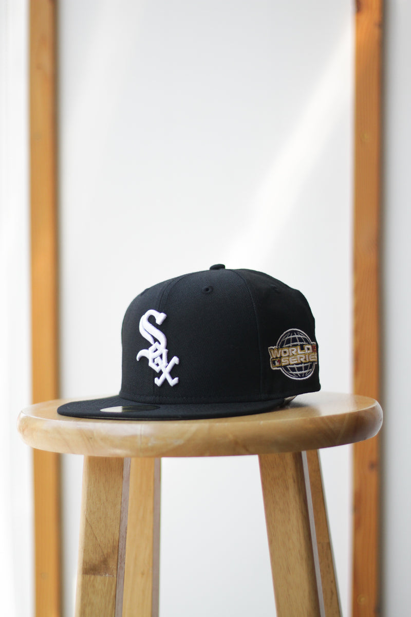 2005 CHICAGO WHITE SOX BLACK FITTED W/ GREY UNDER VISOR