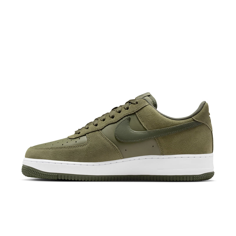 Men's low-top sneakers in olive suede, side view with white midsole and lace-up, Nike swoosh.