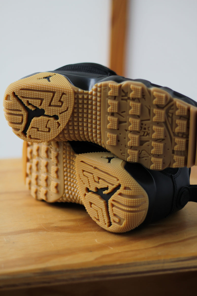 AIR JORDAN 9 RETRO "BLACK/BLACK-GUM LIGHT BROWN"