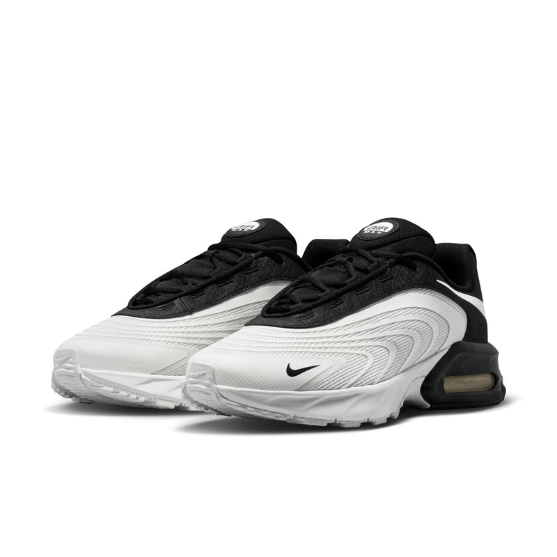 Men's running shoes in white and black, black laces, Air Max midsole detail