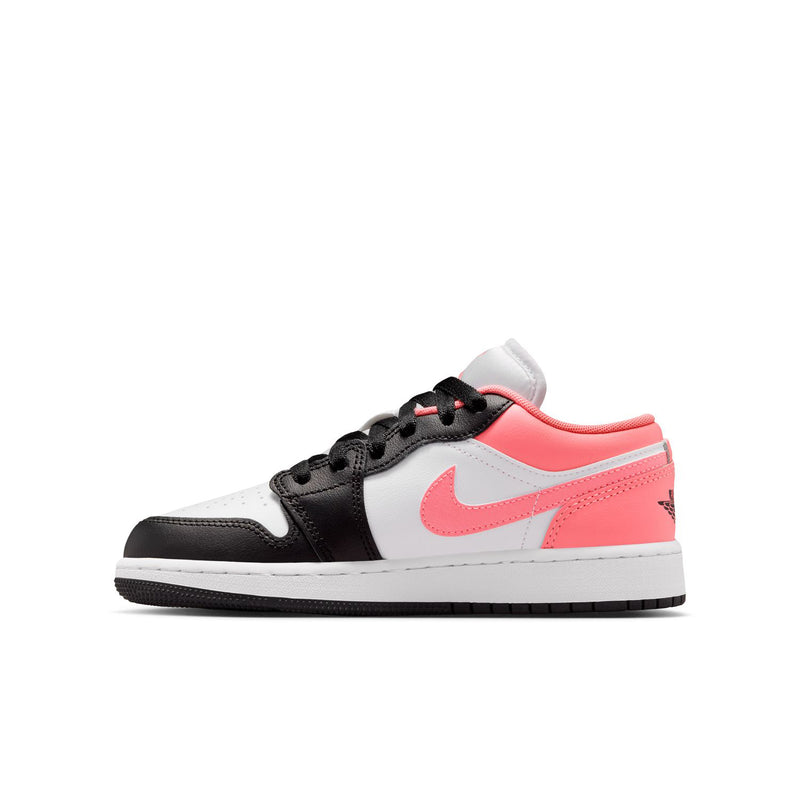 Youth low-top sneakers angled view with black side panels, pink heel tab, and white swoosh