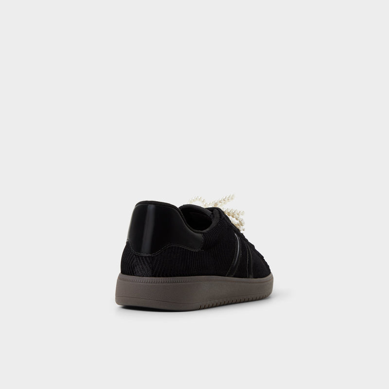 Chicsneaker2