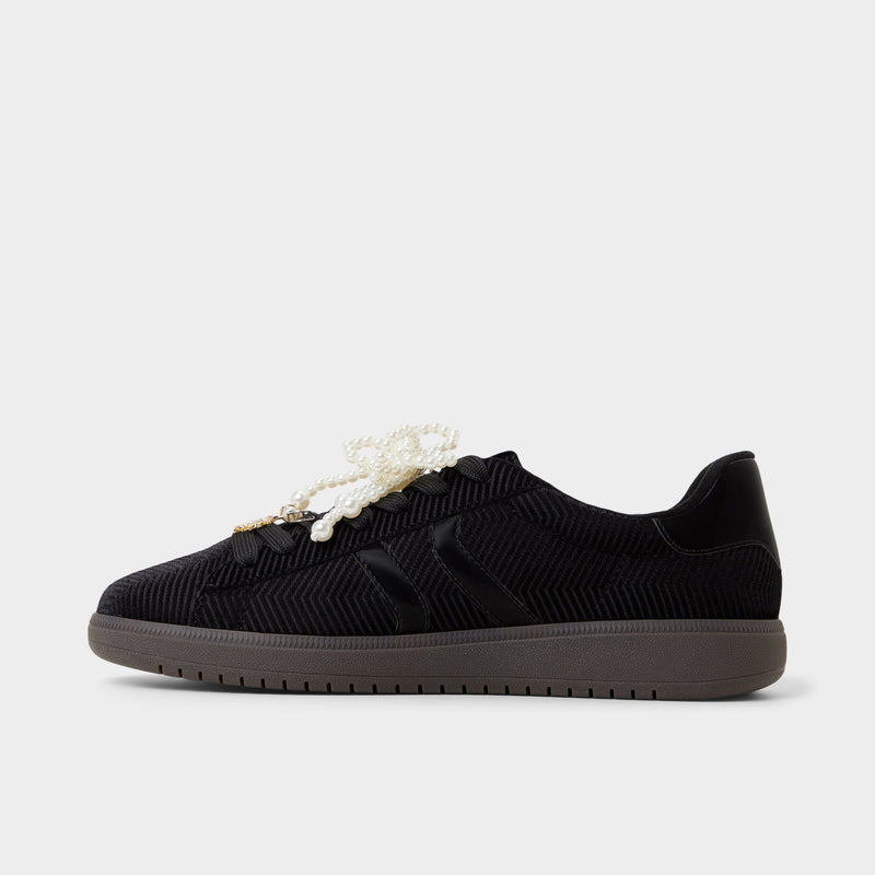 Chicsneaker2