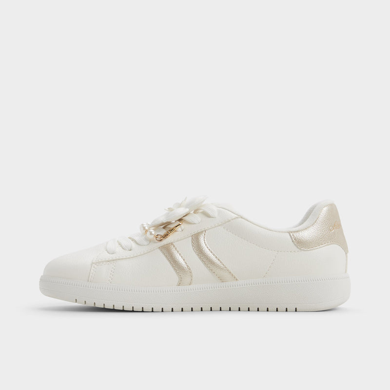 Chicsneaker2