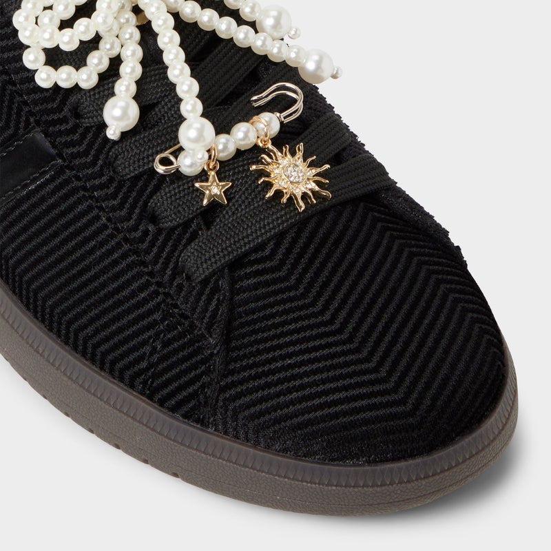 Chicsneaker2