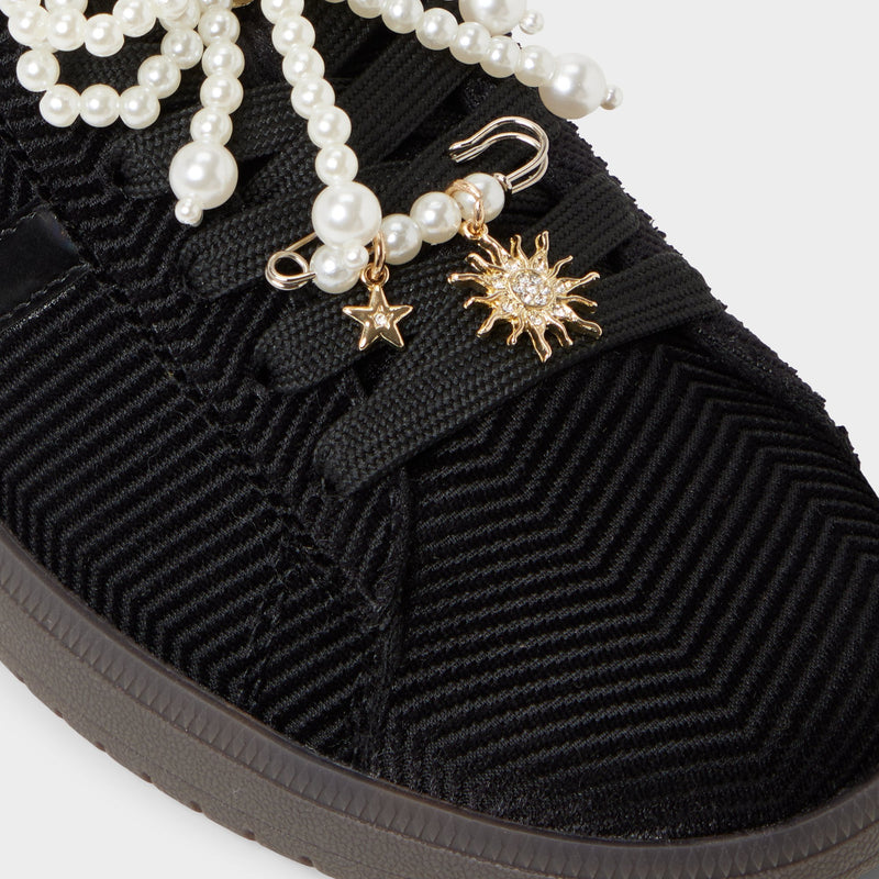 Chicsneaker2