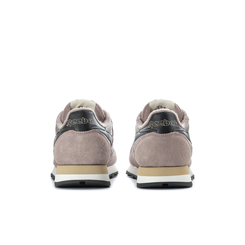 Men's suede sneakers with rear logo detailing, light gray uppers and black outsole