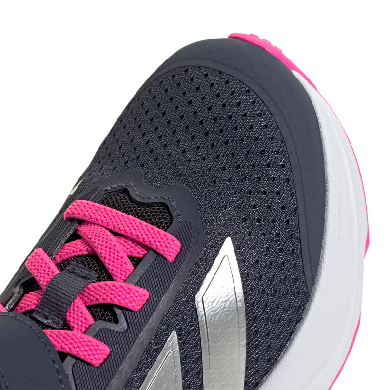 Close-up of navy kids mesh upper with pink laces and white midsole sidewall