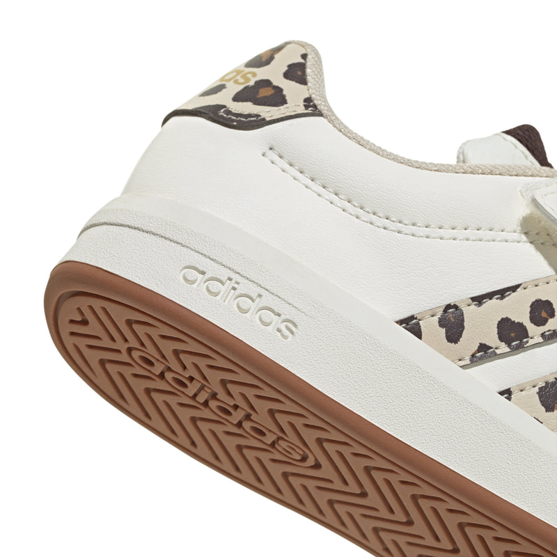 Close-up of kids adidas Grand Court sneakers outsole with tan tread and white sidewall