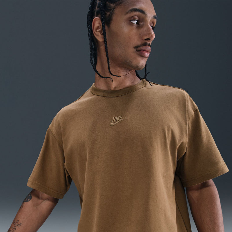 Men's mosswood brown crew-neck T-shirt with Nike logo, short sleeves