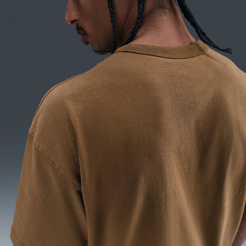 Men's mosswood brown T-shirt back view, stitched collar and shoulder seam