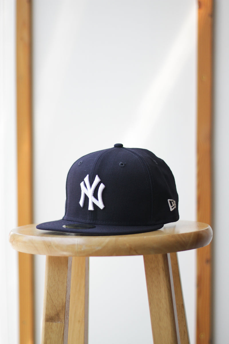 NEW YORK YANKEES NAVY FITTED W/ GREY UNDER VISOR