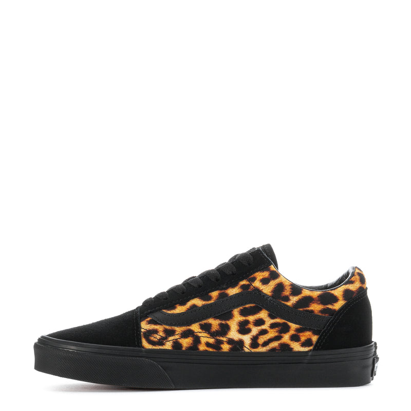 Women's low-top sneakers with leopard print panel on a black upper