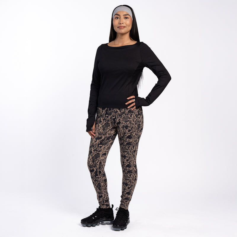 Black long-sleeve ribbed women’s top, crew neck, long sleeves, side view