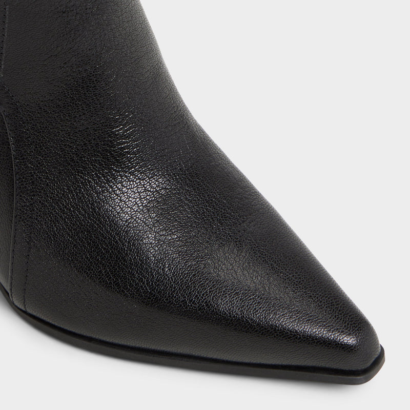Saddle