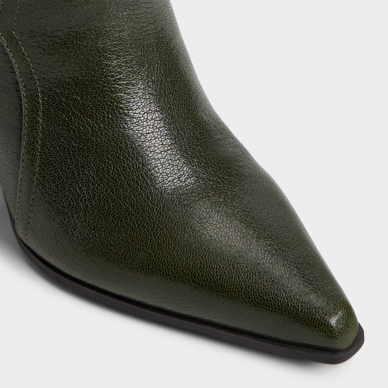 Saddle