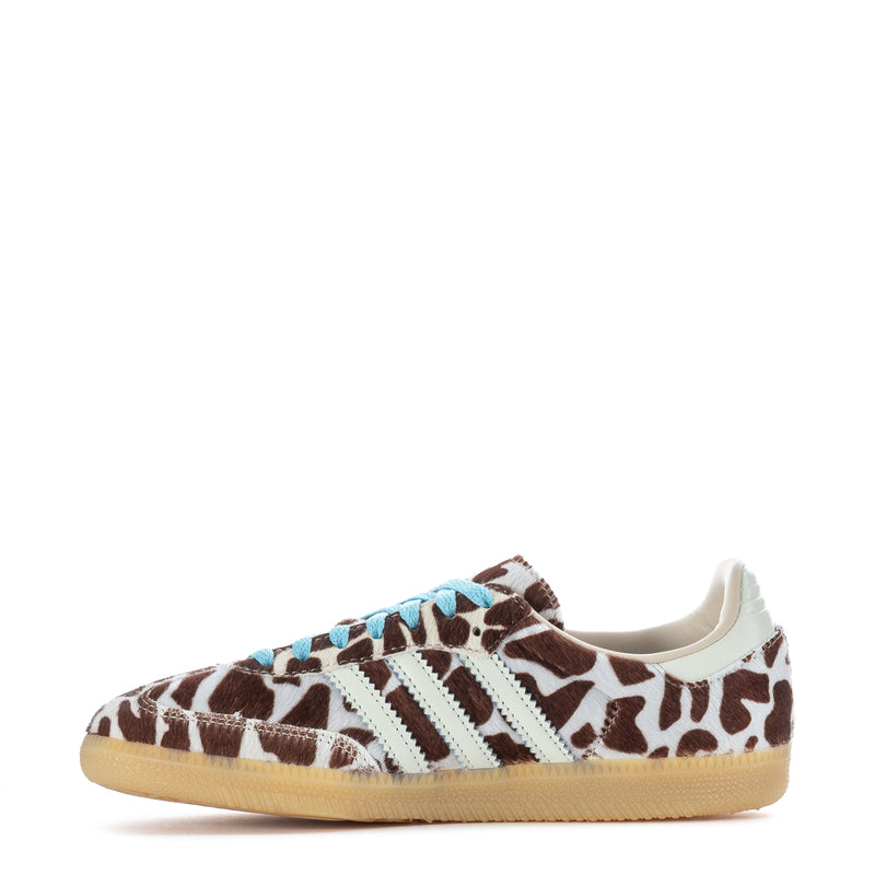 Low-top sneakers with leopard-print upper, white stripes and blue lace trim, gum sole