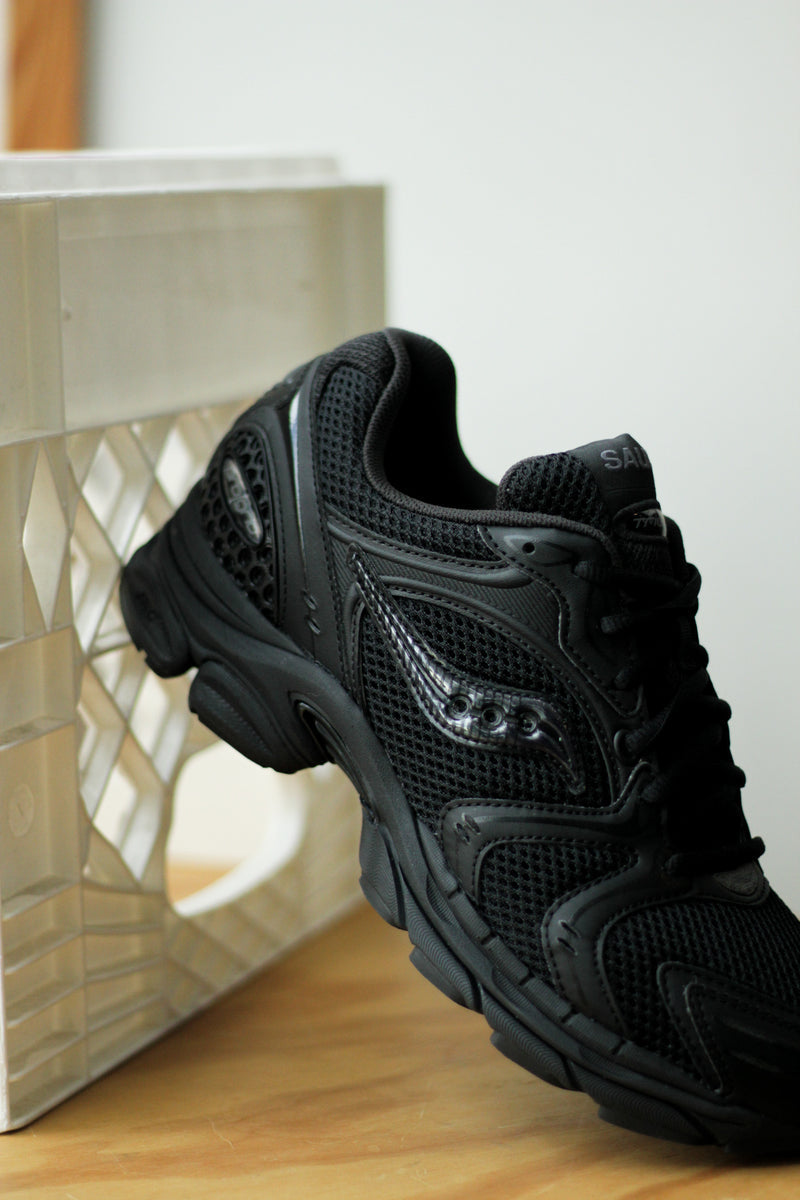 SAUCONY PROGRID TRIUMPH 4 "BLACK"