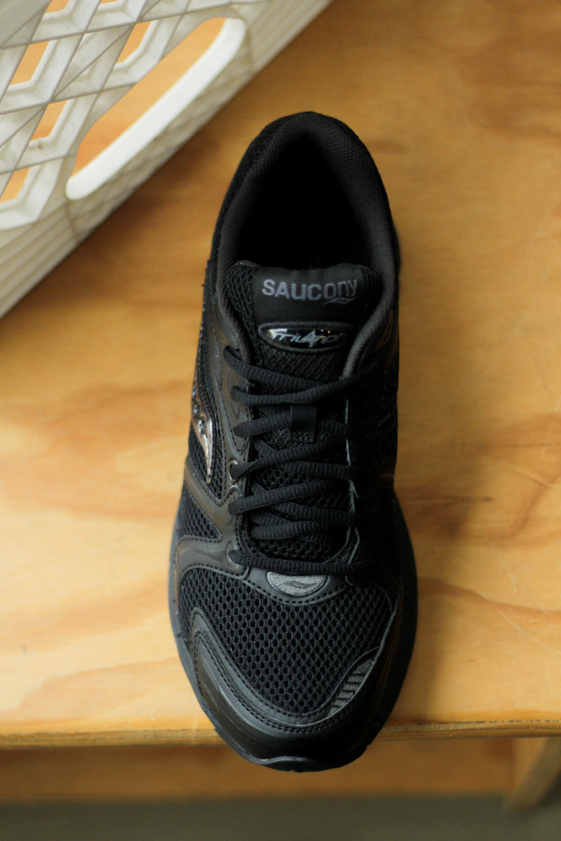 SAUCONY PROGRID TRIUMPH 4 "BLACK"
