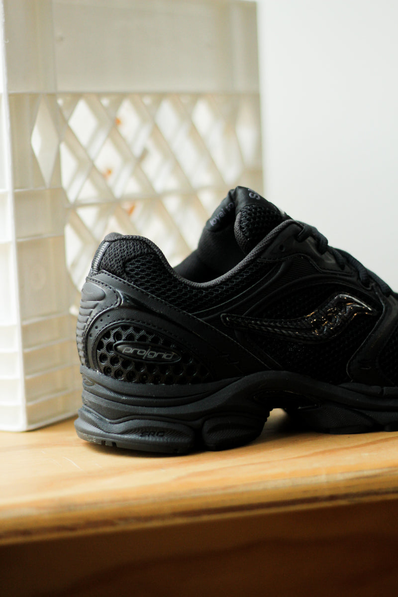 SAUCONY PROGRID TRIUMPH 4 "BLACK"