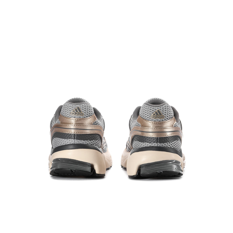 Men's running sneakers, rear view with gray mesh, taupe heel panels, black outsole