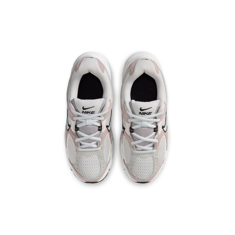 Youth sneakers, front view with off-white laces and Nike branding on tongue.