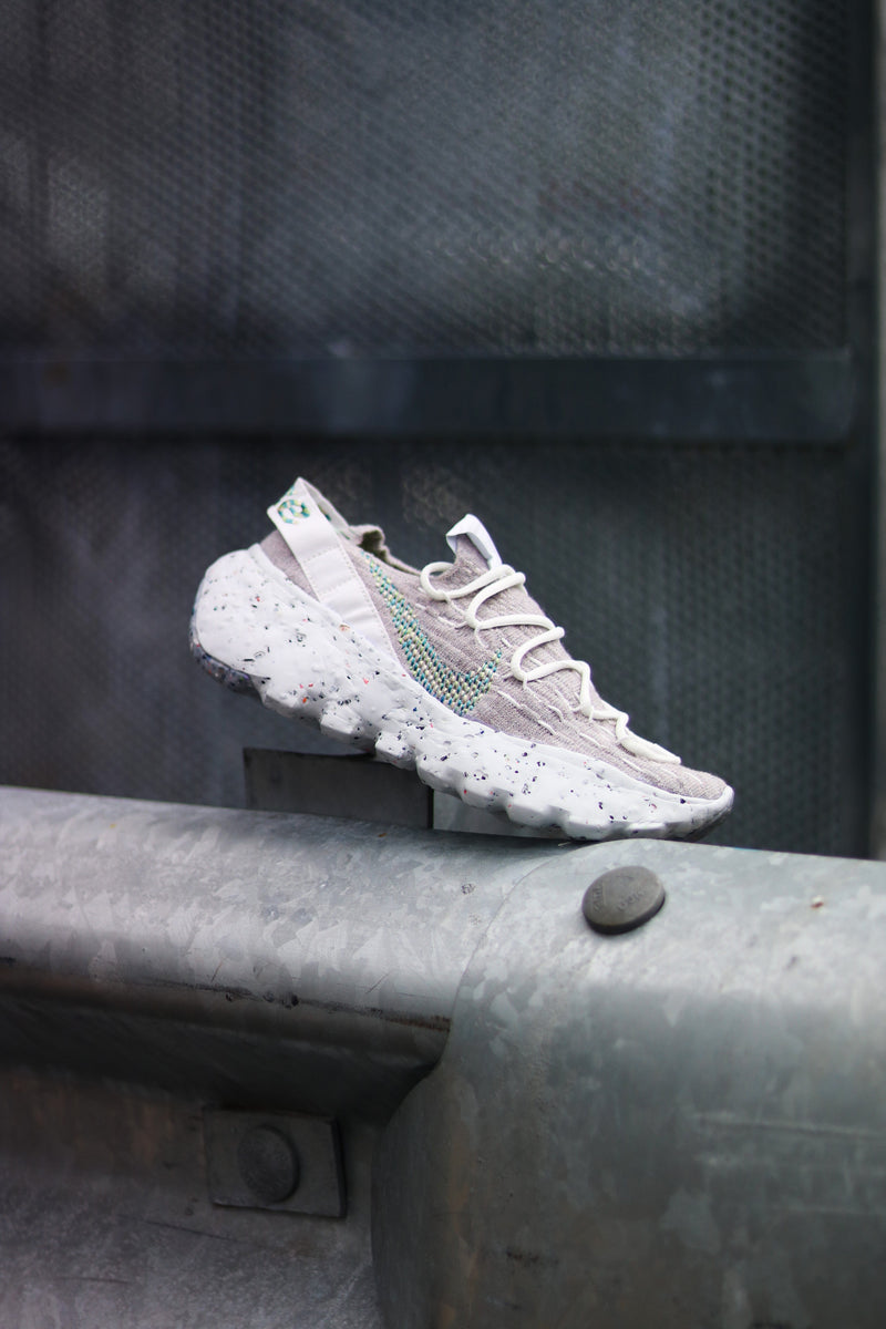 W NIKE SPACE HIPPIE 04 "WHT/MEAN GREEN"