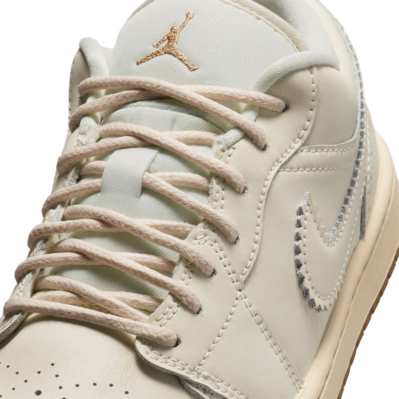 WOMEN'S AIR JORDAN 1 SE "BROGUE" CHALK/METALLIC GOLD