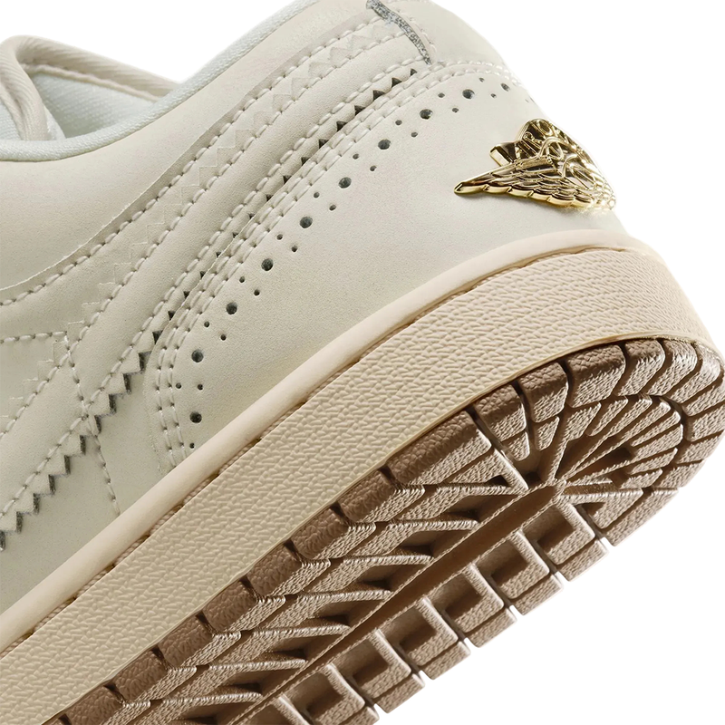WOMEN'S AIR JORDAN 1 SE "BROGUE" CHALK/METALLIC GOLD