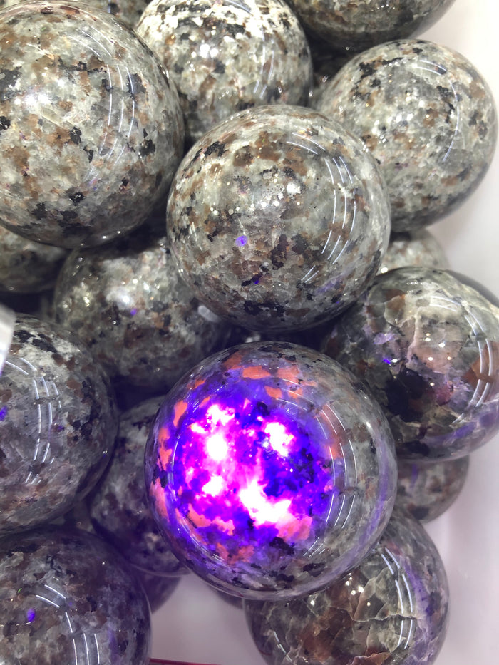 Yooperlite sphere