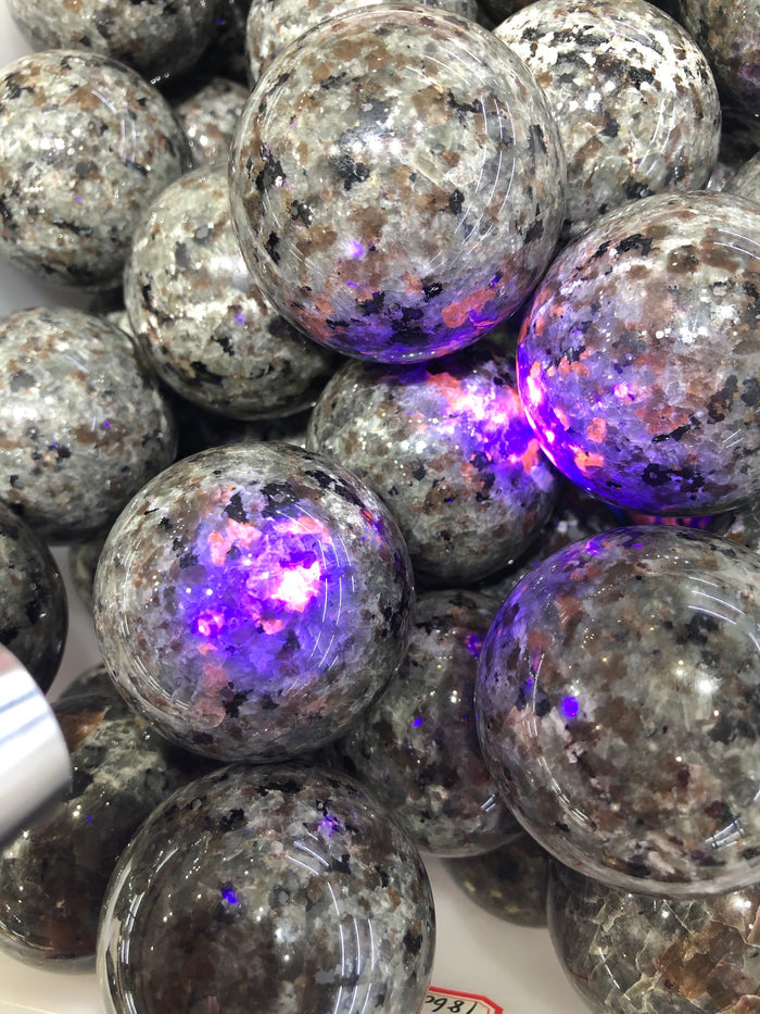 Yooperlite sphere