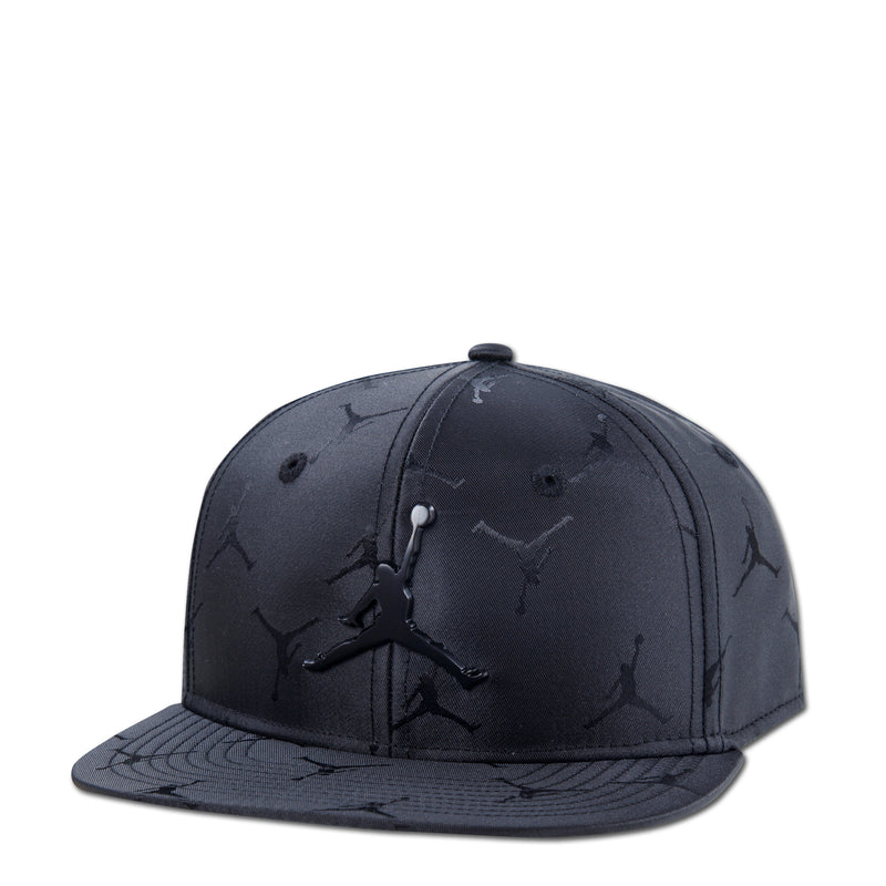 Youth black snapback cap with embroidered Jumpman jacquard pattern