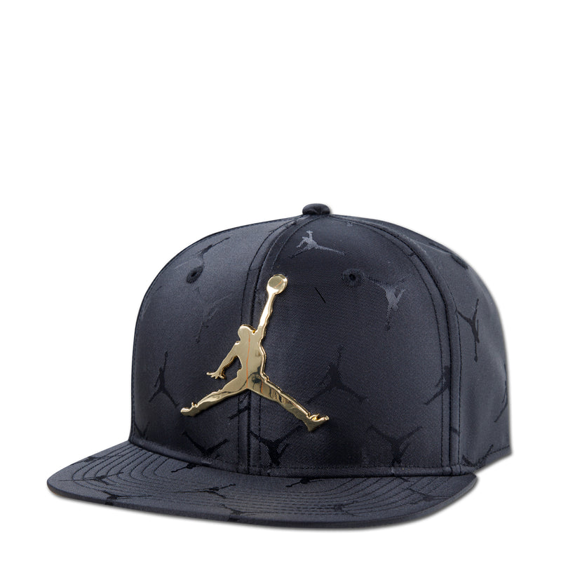 Youth black snapback cap with gold Jumpman logo and jacquard pattern, flat brim